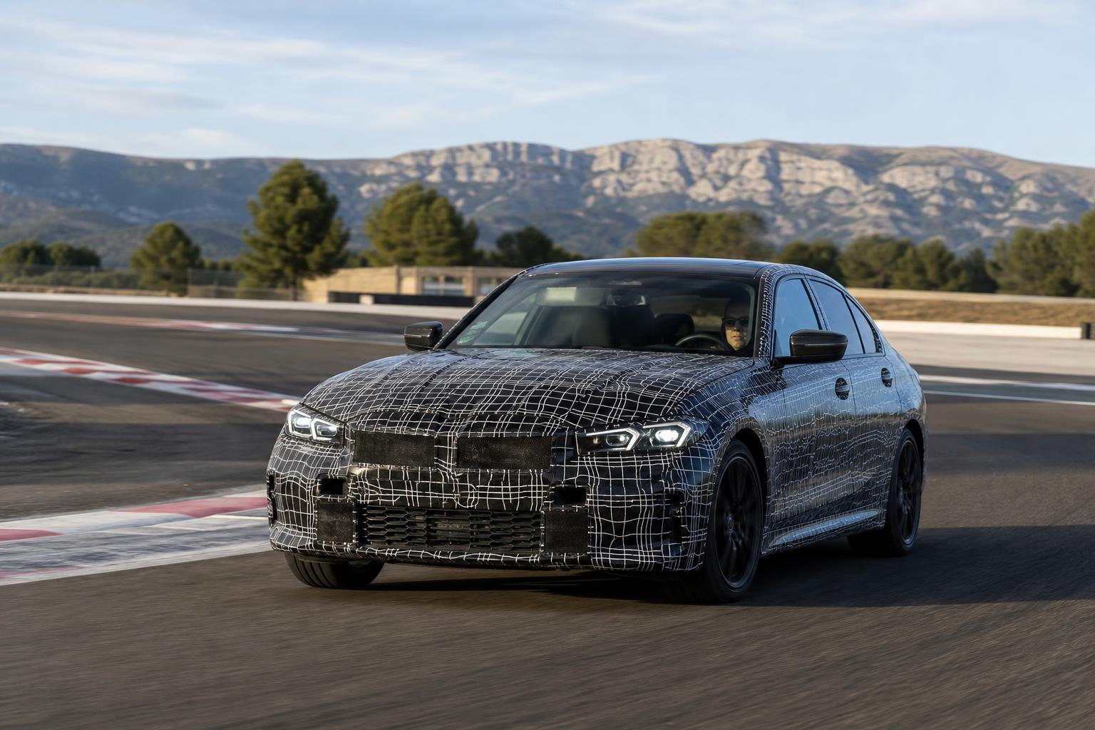 Nya BMW 3-serien finjusteras på testbanan i Miramas