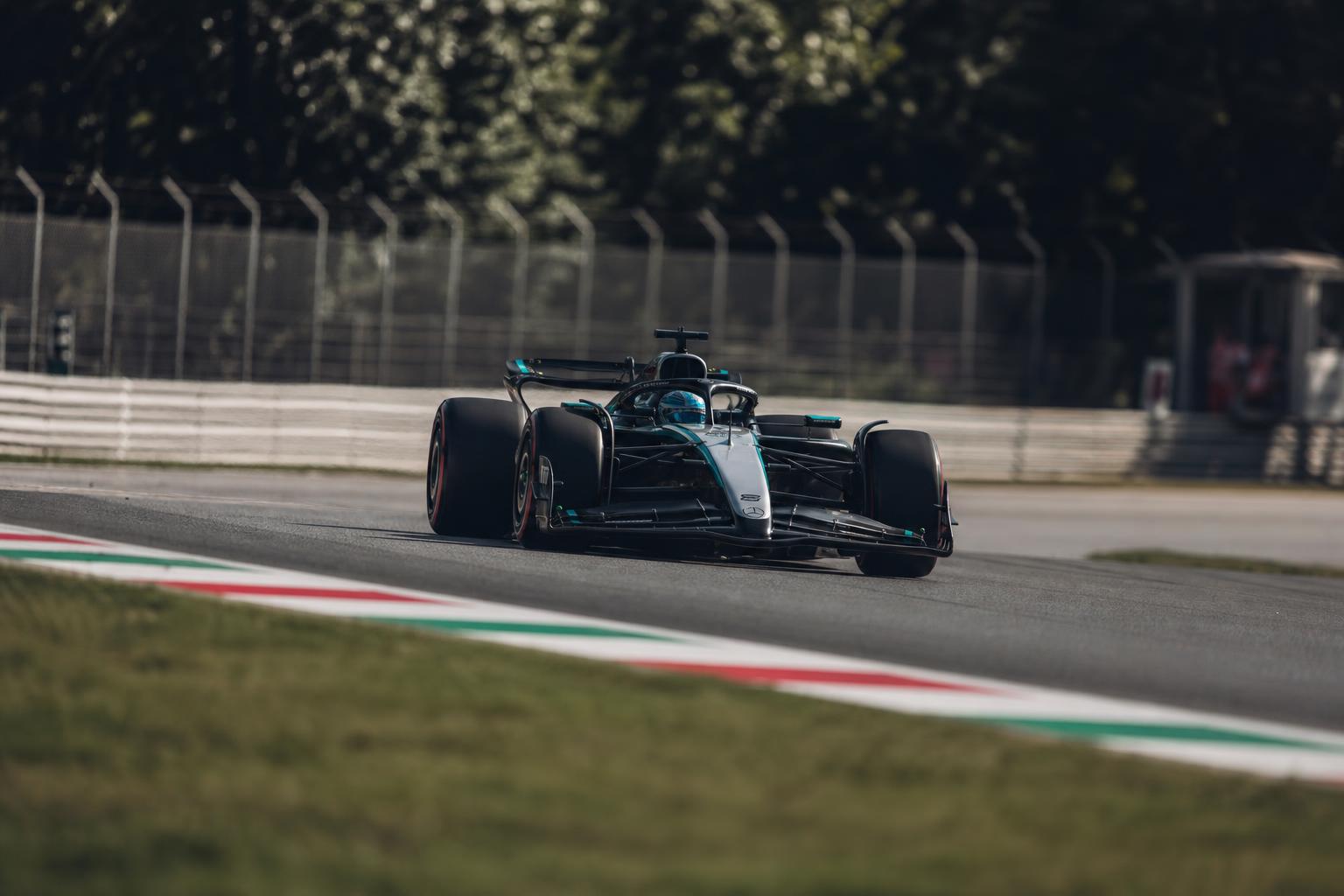 Russell snabbast när Mercedes fick en stark start i Monza